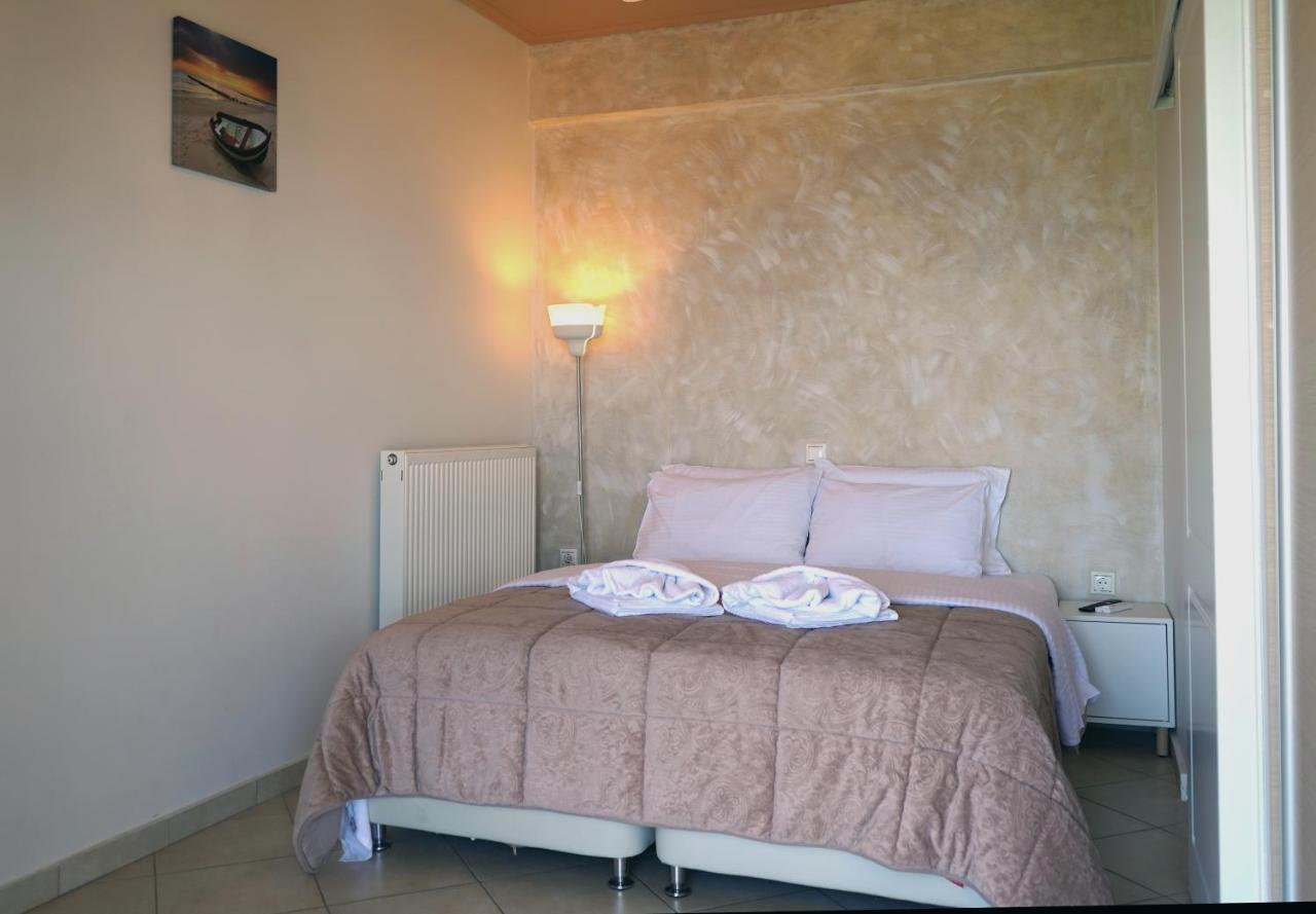 Semiramis Suites With Pool Каламата Экстерьер фото