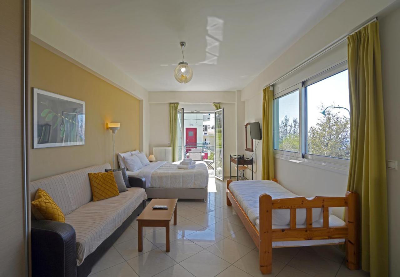Semiramis Suites With Pool Каламата Экстерьер фото