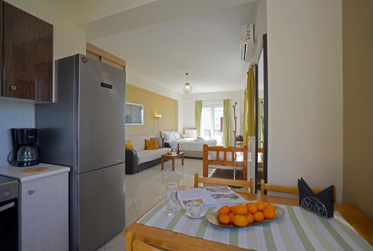 Semiramis Suites With Pool Каламата Экстерьер фото