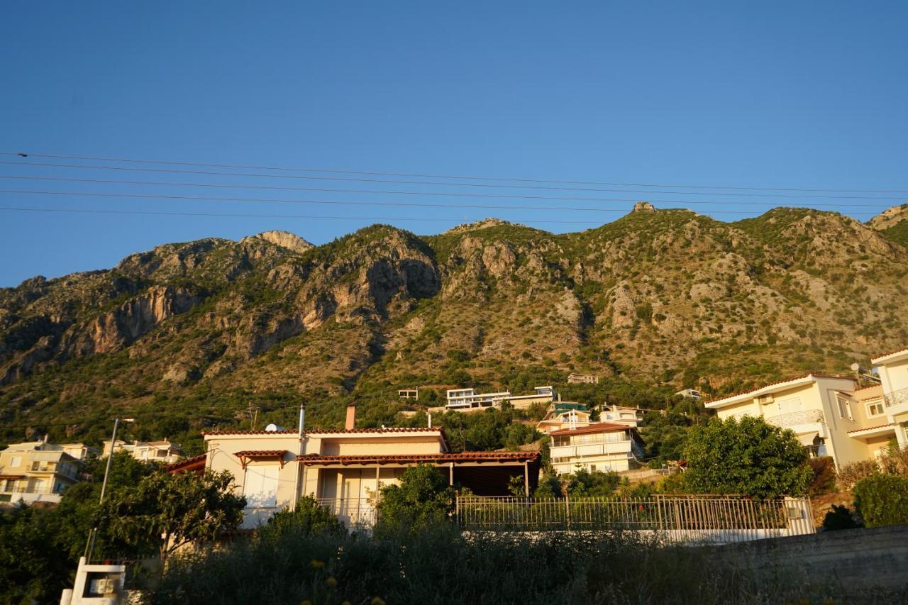 Semiramis Suites With Pool Каламата Экстерьер фото
