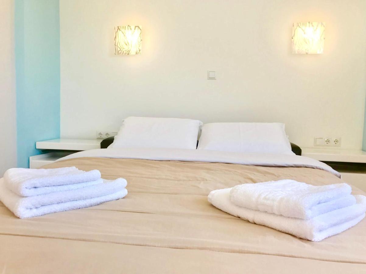 Semiramis Suites With Pool Каламата Экстерьер фото