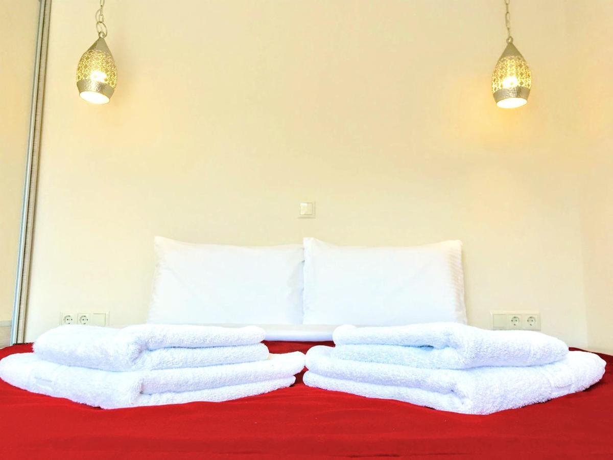 Semiramis Suites With Pool Каламата Экстерьер фото